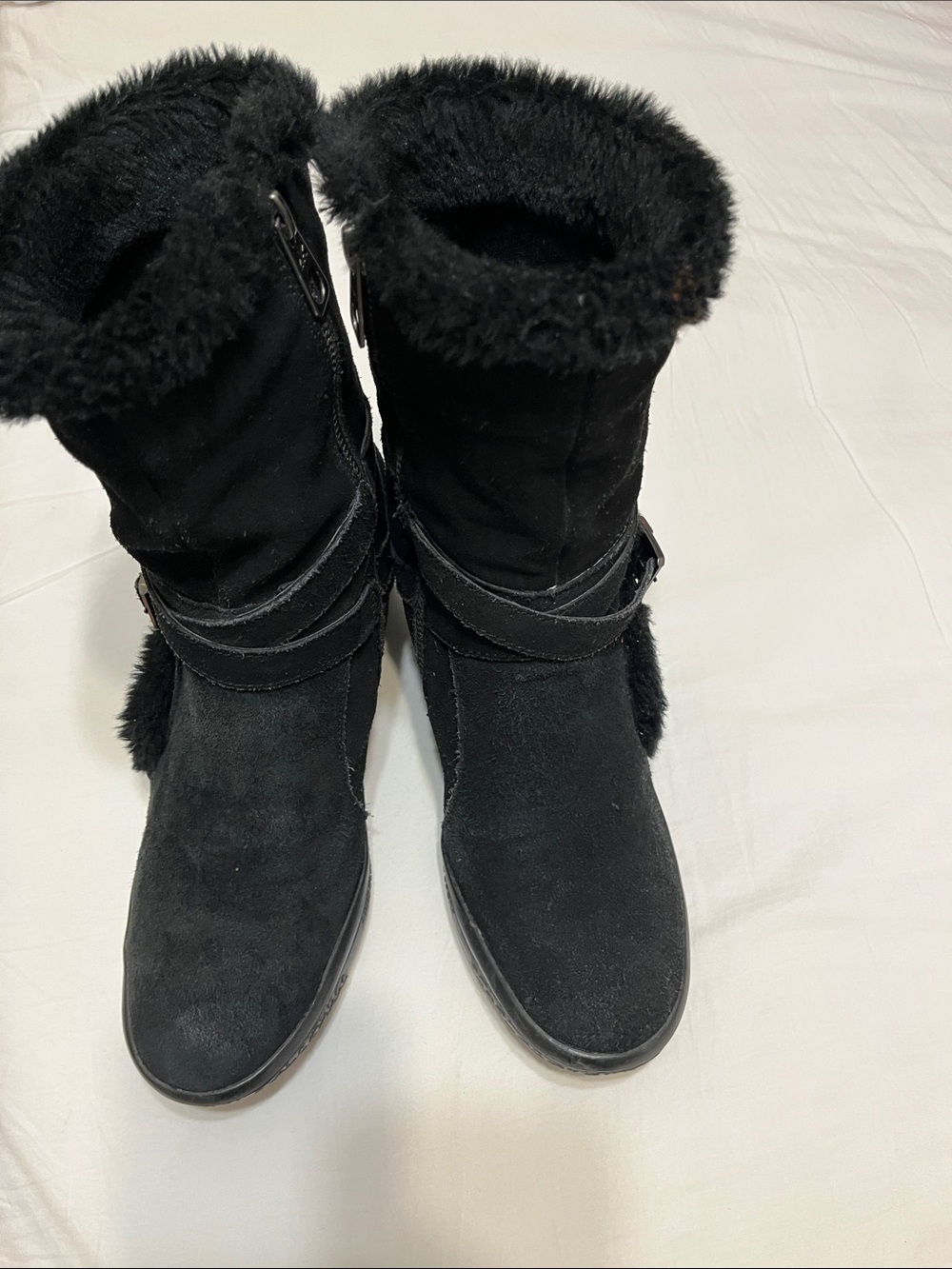 Women’s Black Leather Upper Winter Boots 8.5 2.5” hill.
